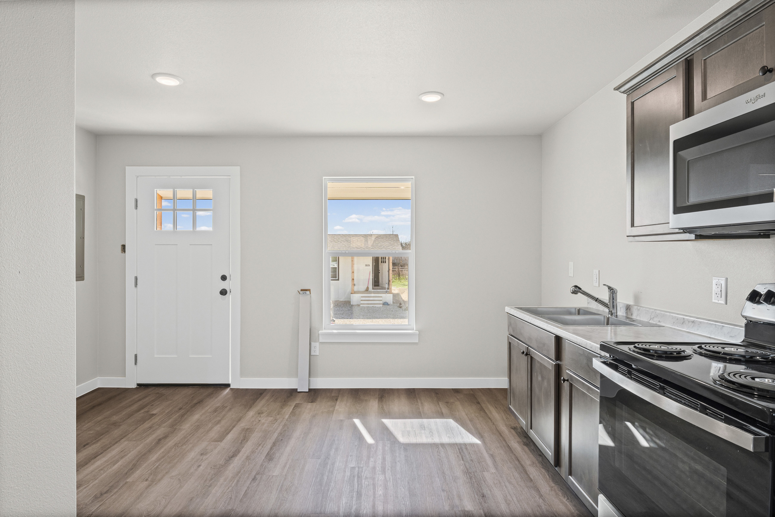 113B Thomas St interior